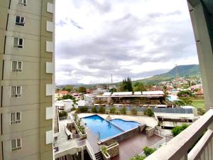 Nespecifikovaný výhled na hory nebo výhled na hory při pohledu z hotelu