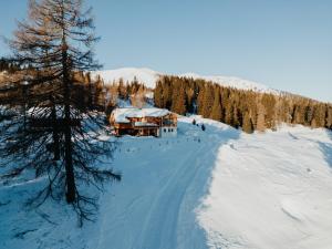 Obiekt Chalet Knappenhütte zimą