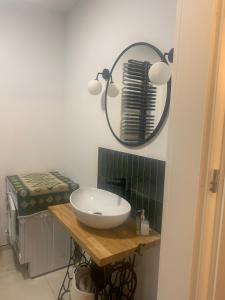a bathroom with a sink and a mirror at Apartament Warszawska 33 in Mrągowo