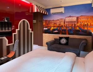 Uma cama ou camas num quarto em Vogue Inn at Hualien