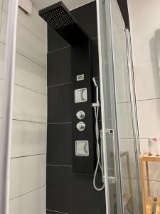 Ένα μπάνιο στο Geräumige, helle 3 Zimmer FeWo