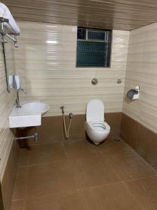 Ruturaj Inn Alibag的一间浴室