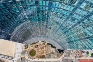 vista sul soffitto a cupola di un edificio di LCT Residence Y collection a Busan