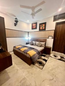 Postel nebo postele na pokoji v ubytování House Of Comfort Delhi