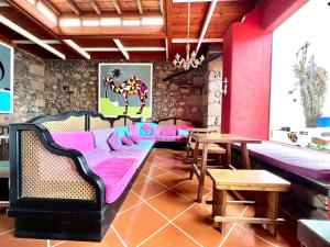 Fotografia z galérie ubytovania Suite only adults with Breakfast included, FreeWifi, shared pool, ocean view in Yaiza v destinácii Yaiza