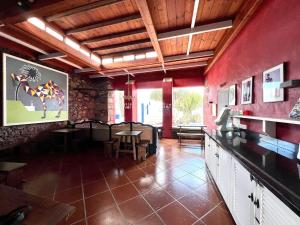 Fotografia z galérie ubytovania Suite only adults with Breakfast included, FreeWifi, shared pool, ocean view in Yaiza v destinácii Yaiza