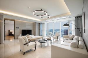 TV a/nebo společenská místnost v ubytování LCT Residence Y collection