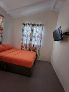 een kleine kamer met een bed en een raam bij El Palacio Hidden City Place #2 in Bridgetown