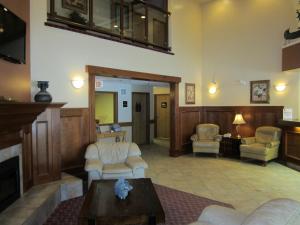Posezení v ubytování Super 8 by Wyndham Fort Nelson BC