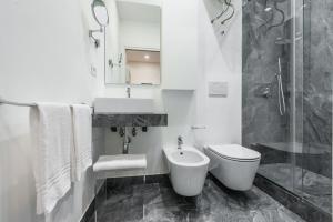 Ένα μπάνιο στο RG8 Independent Apartment