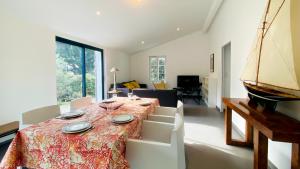 Χώρος καθιστικού στο Villa contemporaine à proximité de la plage et du centre village