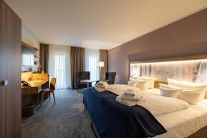 Un pat sau paturi într-o cameră la Santé Royale Rügen Resort +29 fotografii