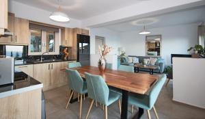 Køkken eller tekøkken på Spartia sea view Villa by "elite"