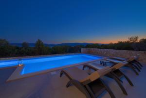 Fotografia z galérie ubytovania Villa SUNSET with private pool v destinácii Pinezici
