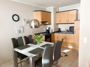 Kuchyň nebo kuchyňský kout v ubytování Haus Seewärts Wohnen Apartment 3 1
