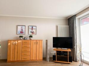 TV a/nebo společenská místnost v ubytování Haus Seewärts Wohnen Apartment 3 1