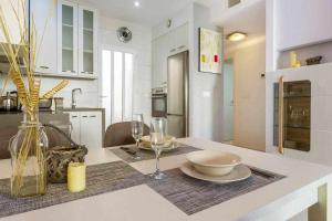 A kitchen or kitchenette at Apartamento Pink Vistabella