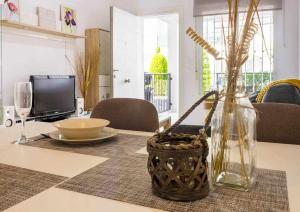 A television and/or entertainment centre at Apartamento Pink Vistabella