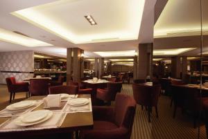 a dining room with tables and chairs in a restaurant at The Metro Hotel - Taipei Branch in Taipei