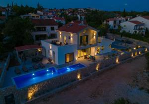 Fotografia z galérie ubytovania Villa SUNSET with private pool v destinácii Pinezici