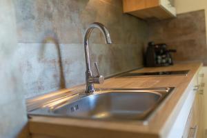 Kuchyňa alebo kuchynka v ubytovaní Casa Luxury Wellness Apartman By BLTN