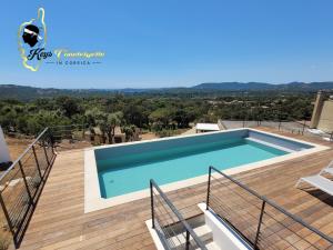 Zdjęcie z galerii obiektu Casa Balancinu Vue panoramique sur montagne et Mer Piscine Privée w mieście Sainte-Lucie de Porto-Vecchio