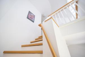 a staircase in a house with white walls and white floors at Reethaus ZEESENBOOT am Golfplatz in Lohme