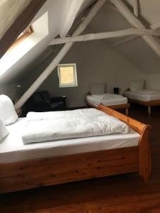 Ein Bett oder Betten in einem Zimmer der Unterkunft Kranenbruch