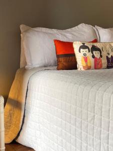 a white bed with pillows on top of it at Casa Dash Beach Houses in Punta del Este