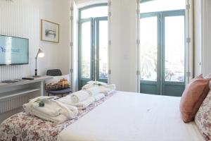 Кровать или кровати в номере Lovely Balcony Porto Downtown