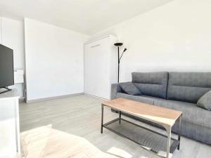 Televízia a/alebo spoločenská miestnosť v ubytovaní Estudio Frente al Mar en Roses con Vistas + 5 fotografií