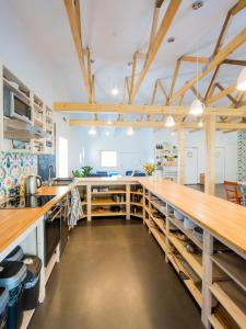 Kuchyň nebo kuchyňský kout v ubytování Hostel Zahrada Mikulov