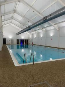 Πισίνα στο ή κοντά στο Hotdog House Filey Detached Pet Friendly Eco-House