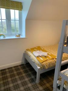 Ένα ή περισσότερα κρεβάτια σε δωμάτιο στο Hotdog House Filey Detached Pet Friendly Eco-House +47 φωτογραφίες