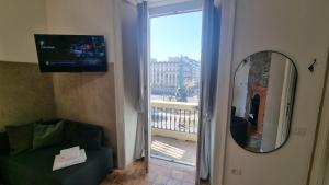 TV a/nebo společenská místnost v ubytování Casa Storica Piazza 5 Giornate