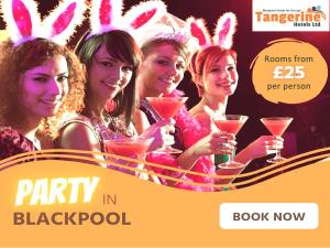 une affiche pour une fête dans la piscine noire avec trois filles portant les oreilles de lapin dans l'établissement The Norwood Hotel For Groups-The Party Weekender!, à Blackpool