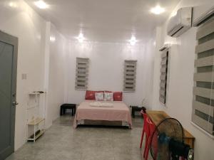 Voodi või voodid majutusasutuse Bais City Home Staycation toas
