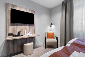 TV a/nebo společenská místnost v ubytování First Camp Moraparken Hotel
