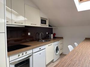 A kitchen or kitchenette at VTZ El Balcón de Rey Alfonso V
