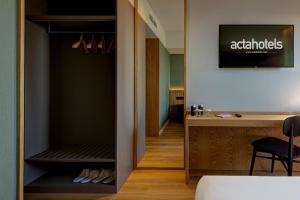 a room with a closet with shoes in it at Acta The Clover in Porto