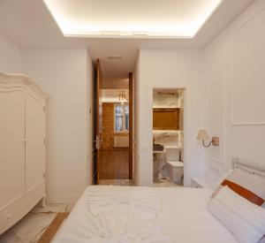 Łóżko lub łóżka w pokoju w obiekcie Plaza España V calle San Bernardino 6BR 6BH