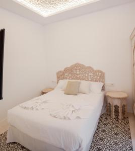 Łóżko lub łóżka w pokoju w obiekcie Plaza España V calle San Bernardino 6BR 6BH