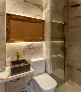 Łazienka w obiekcie Plaza España V calle San Bernardino 6BR 6BH