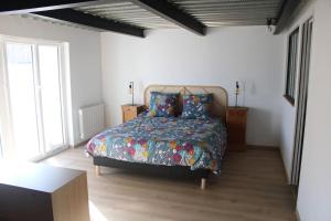 Postel nebo postele na pokoji v ubytování Gîte Versant Ouest, 700 m des plages.