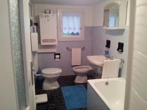 a bathroom with two toilets and a sink at Casa Vacanza al mulino in Cremia