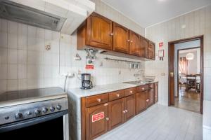 Cabo de Sagres -2 bedroom apartmentにあるキッチンまたは簡易キッチン