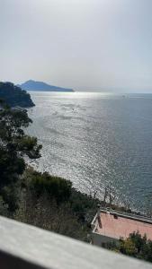 マッサ・ルブレンセにあるVilla sul mareの大水の景色