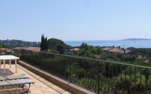 a balcony of a house with a view of the ocean at "villa mona" a 700 m de la mer in Grimaud