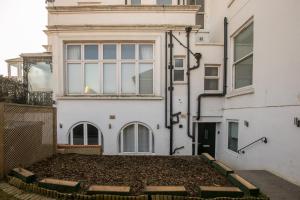 a large white house with a large window at Riverside 2 Bedroom Central Kingston Flat in Kingston upon Thames