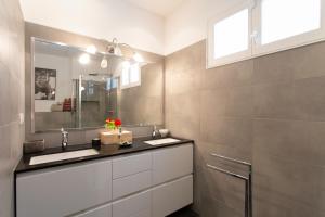 Kúpeľňa v ubytovaní Beautiful villa with panoramic view over Nice + 37 fotografií